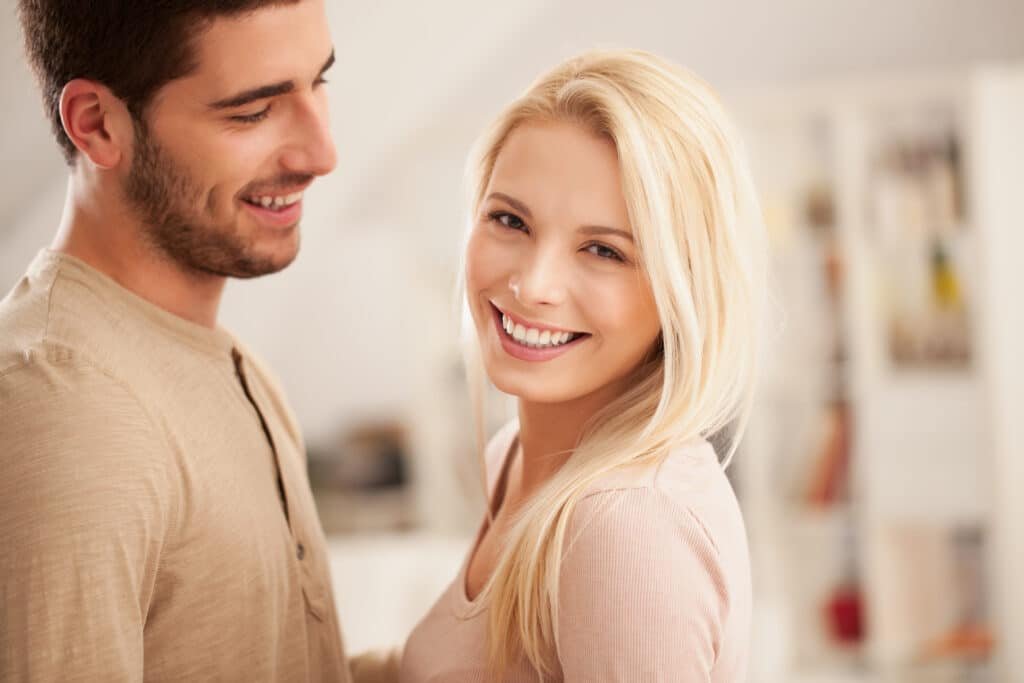 Indoor,Portrait,Of,A,Smiling,Caucasian,Couple,In,Their,Living
